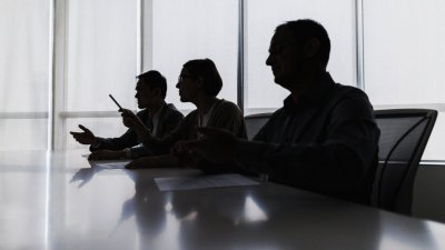 КЗК обвини 7 фирми в картел при обществени поръчки за болнична храна 