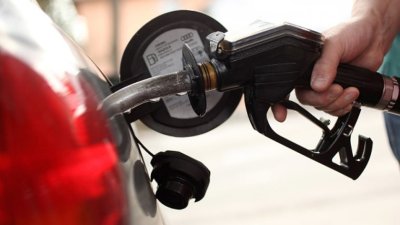 Цената на бензина постигна нов рекор от 1,51 евро за литър