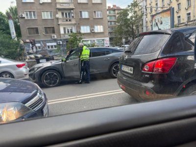 Катастрофа предизвика сериозно задръстване по бул. "Васил Левски" в София