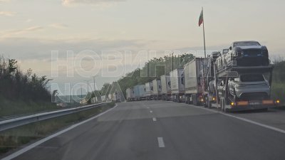 15-километрова колона от тирове на &bdquo;Марица&ldquo; към &bdquo;Капитан Андреево&ldquo;