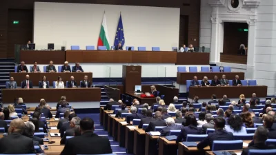 Замразяване ли? Заплатите на депутатите пак скочиха