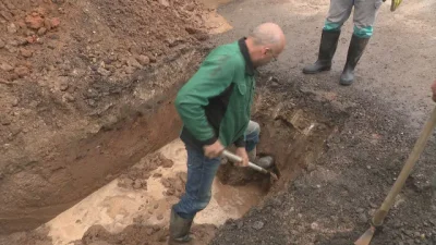 Жители на самоковско село над 15 г. се къпят с канче от бидони 