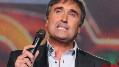 Веселин Маринов отбелязва 45 години на сцена с концерт в Сливен