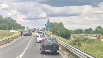 Катастрофа и разсипан товар блокираха Околовръстното на Пловдив