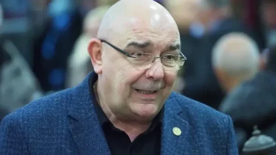 Сърменов изгони "неадекватни" журналисти от премиера в Сатирата