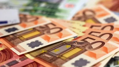 Защо ЕС забранява кеш плащания над 10 000 евро от 2027 г.