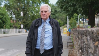 ШАПКИ ДОЛУ: 90-годишен медик лекува до днес в петричко село 