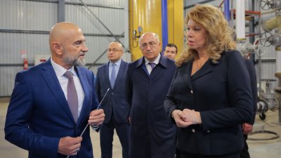 Илияна Йотова посети завод край Баку, изграден с изцяло българска инвестиция