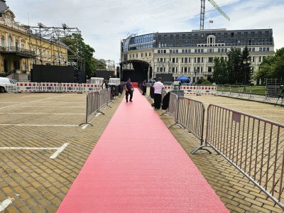 Всички на "Бангаранга": София посреща Дара с 60-метров червен килим 