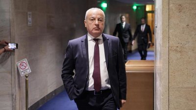 Гълъб вкара още едно перо в бюджета заради DARA