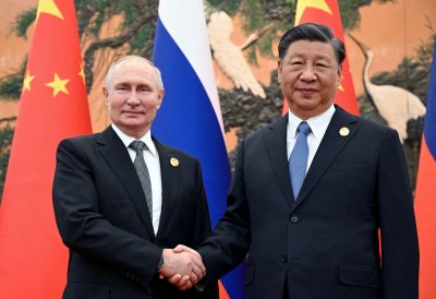 Вечна дружба: Путин отива в Китай