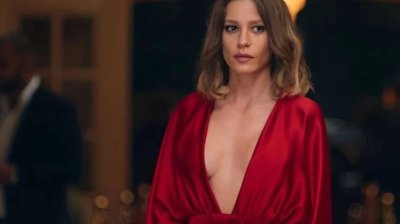 Серенай Саръкая от "Кварталът на богатите" арестувана за наркотици в Истанбул