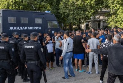 МЪЛНИЯ! Жесток цигански бой е Берковица, десетки са ранени