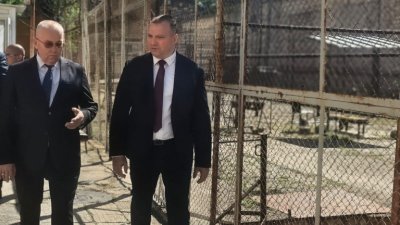 Проверяват условията за труд в затворите