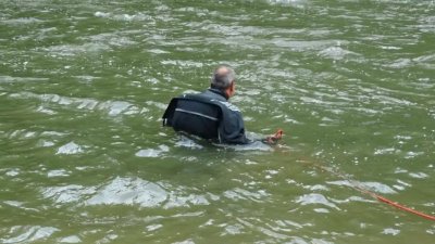 Опасно селфи: 17-годишният, спасен от водите на Янтра, паднал докато се снима