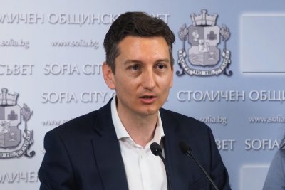 Иван Василев разбуни духовете: Частни фирми имат вътрешна информация за работата на дъжавата