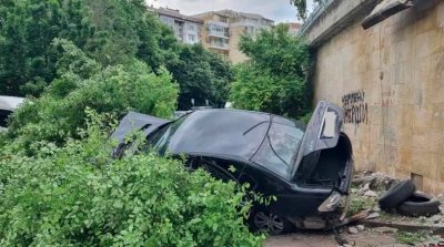 Нова гонка с мигранти завърши със зрелищна катастрофа в Бургас