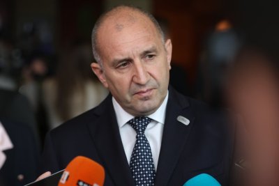 Радев от Париж: Незаконният град във Варна е свързан с националната ни сигурност (ВИДЕО)