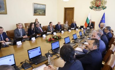 Служебният кабинет заложил капан: Сезонни работници от страни извън ЕС да влизат лесно у нас 