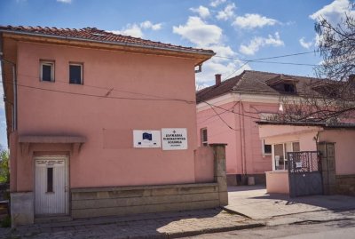 Психиатрия на ужасите: Мухъл, влага и падаща мазилка след ремонт за 1,4 млн. лв.