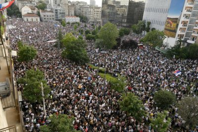 Масови арести на протеста в Белград, Вучич покани на диалог организаторите