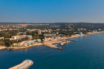 Фекални води изтичат и замърсяват морето край Варна