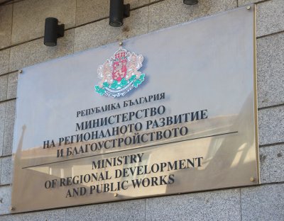 Министри и експерти на извънредна среща за незаконните строежи до Варна