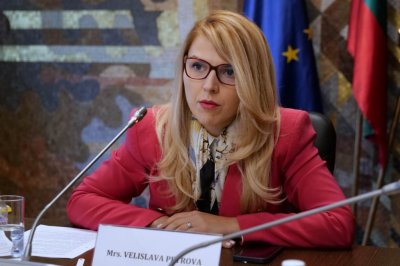 Външният министър: България не се отказва от помощта си за Украйна 