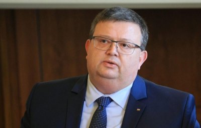 Цацаров се прицели в шефа на НСО и бившия началник на БНР 