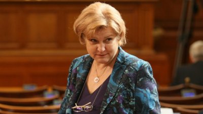 Менда Стоянова внася промени в закона за валутния курс