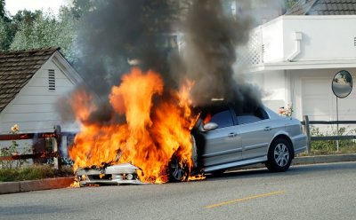 Десетки коли горят в хасковска автоморга