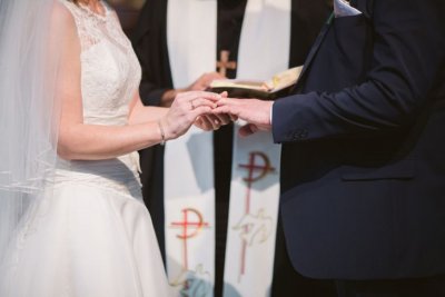 Църквата в Англия: Сексът е само за женени хетеросексуални двойки