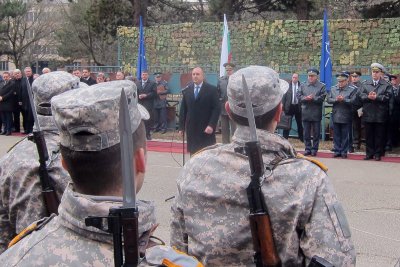 Радев откри Висшето военновъздушно училище в Долна Митрополия 