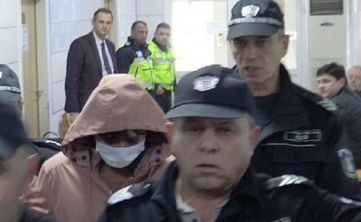 Дъното! Медсестра източи картата на мъртвец