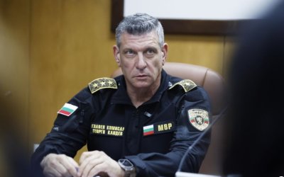 Само в Lupa Устремно към &bdquo;Дондуков&rdquo; 2: Кандев сваля униформата &ndash; става вице на Андрей Гюров?