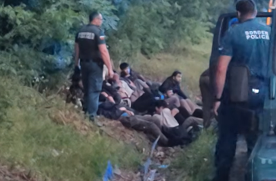 Арестуваха над 15 нелегални мигранти край Приморско (ВИДЕО)