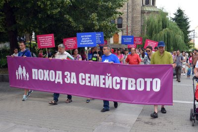 РОЗОВИТЕ НИ ПРЕВЗЕХА! Отменя се Походът за семейството