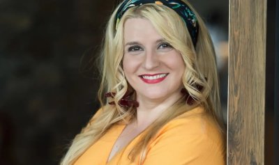 Актрисата Елена Атанасова се сгоди