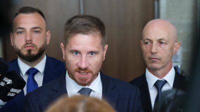 Хората на Костя: Управляващите са в паника - нито са готови, нито могат 