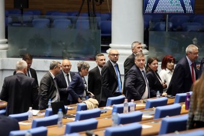Депутатите ограничиха свръхправомощията на особения търговски управител на "Лукойл"
