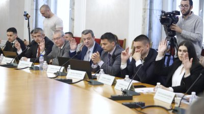 В ресорната комисия: Решиха за бюджетните промени - режат партийната субсидия и Ковид добавката 