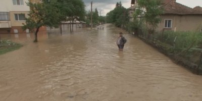 Описват щетите след наводнението в с. Тъча 