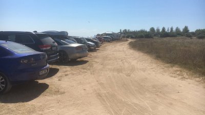 Спряха паркирането върху дюните край Крапец