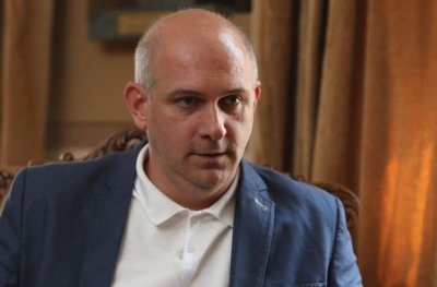 Директорът на Народния театър продължава да се заяжда с Морфов