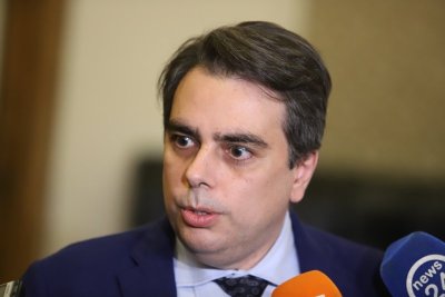 Асен Василев не се стърпя: Е, Гълъб толкова си може 