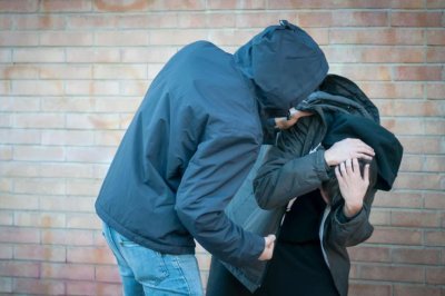 Младежи нападнаха и ограбиха 15-годишно момче в Стара Загора