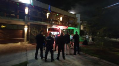 Трима мъже са задържани при среднощната акция в Благоевград