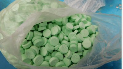 Ученик получи 20 пратки с марихуана, хашиш и канабисови бонбони