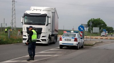 Верижна катастрофа блокира пътя София - Варна край Лясковец