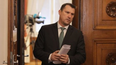 Само в Lupa.bg: Опъвал ли е чадър Николай Копринков над братята Динкови от случая &bdquo;Цалапица&rdquo;?